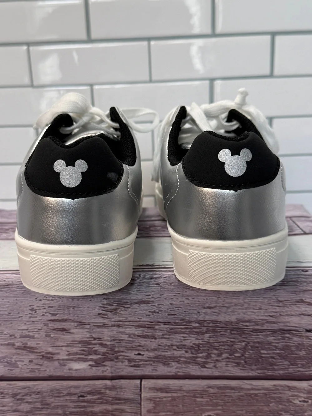 Limited edition Disney Mickey Mouse Big Kid  Character Sneakers size 4